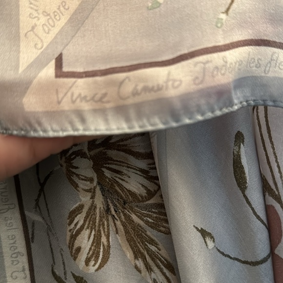 Vince Camuto - J’adore les Fleurs rectangle scarf, Like New - Picture 3 of 7